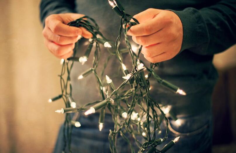 how to hang string lights without nails